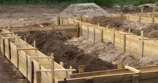 Ленточный фундамент с цоколем в Новодвинске - от 15760 руб.